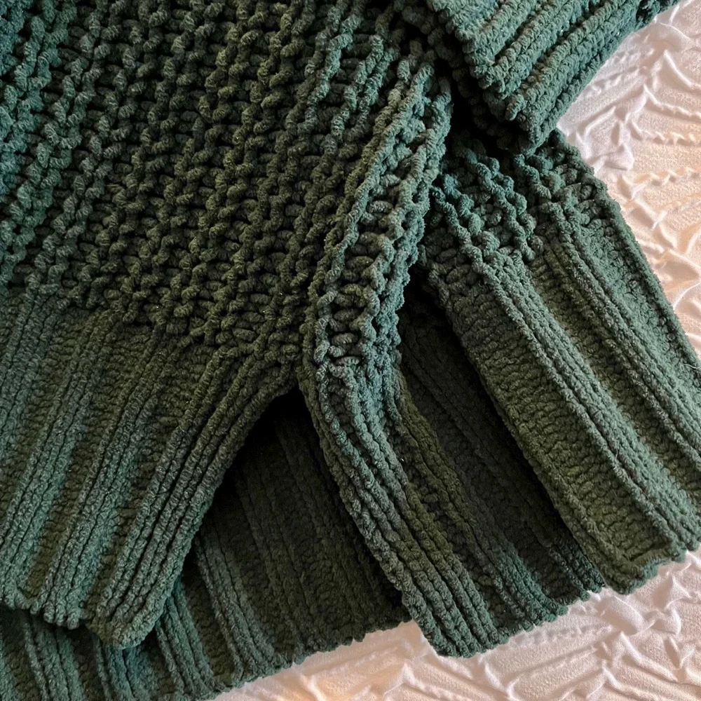 NWT American Eagle Outfitters Forest Green Crew Neck Sweater Size M - Picture 3 of 7